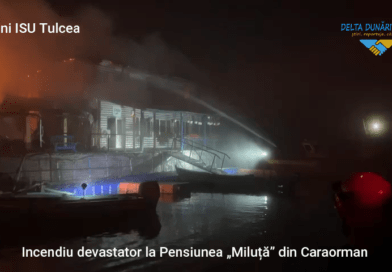 VIDEO. Incendiu devastator la Pensiunea „Miluță” din Caraorman, Delta Dunării